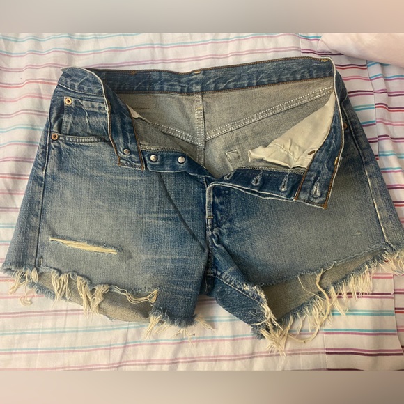 Distressed 501 Levi shorts - Picture 3 of 5